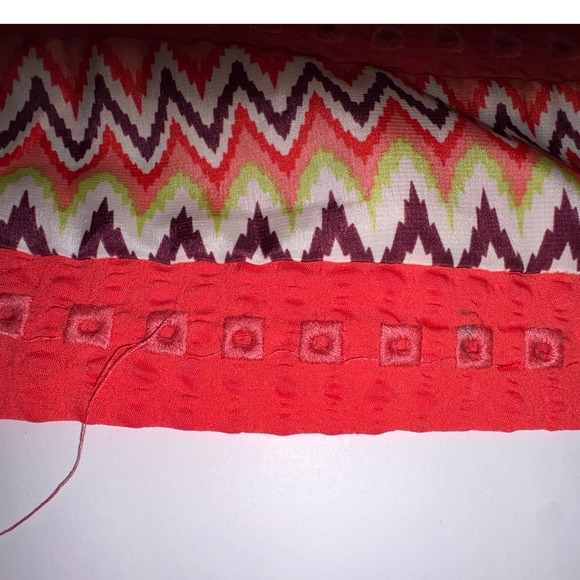 Esley Womens Red Textured Zipper Back Neck Embroidered Zigzag Hem Top Size S - Picture 7 of 7